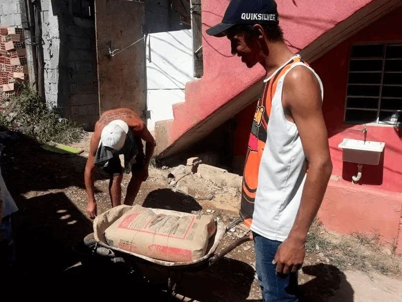 favela-barracos-construcao