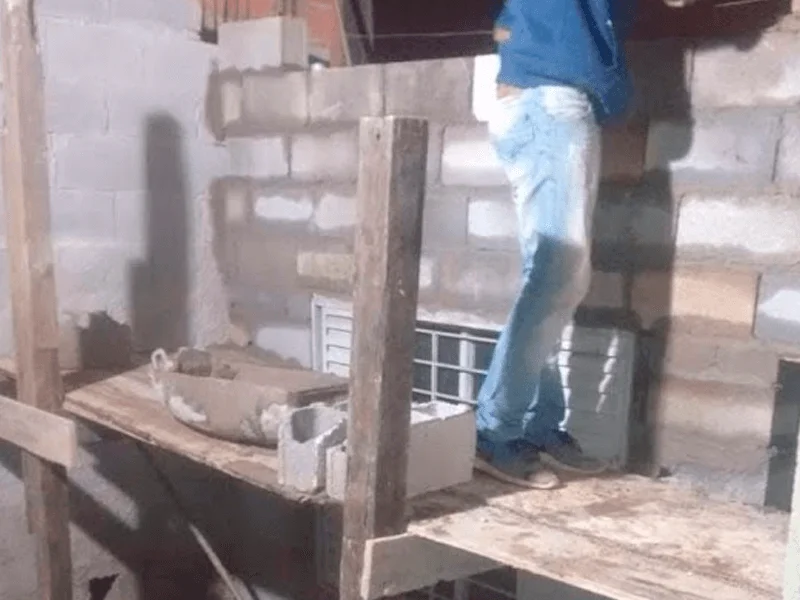 favela-barracos-construindo